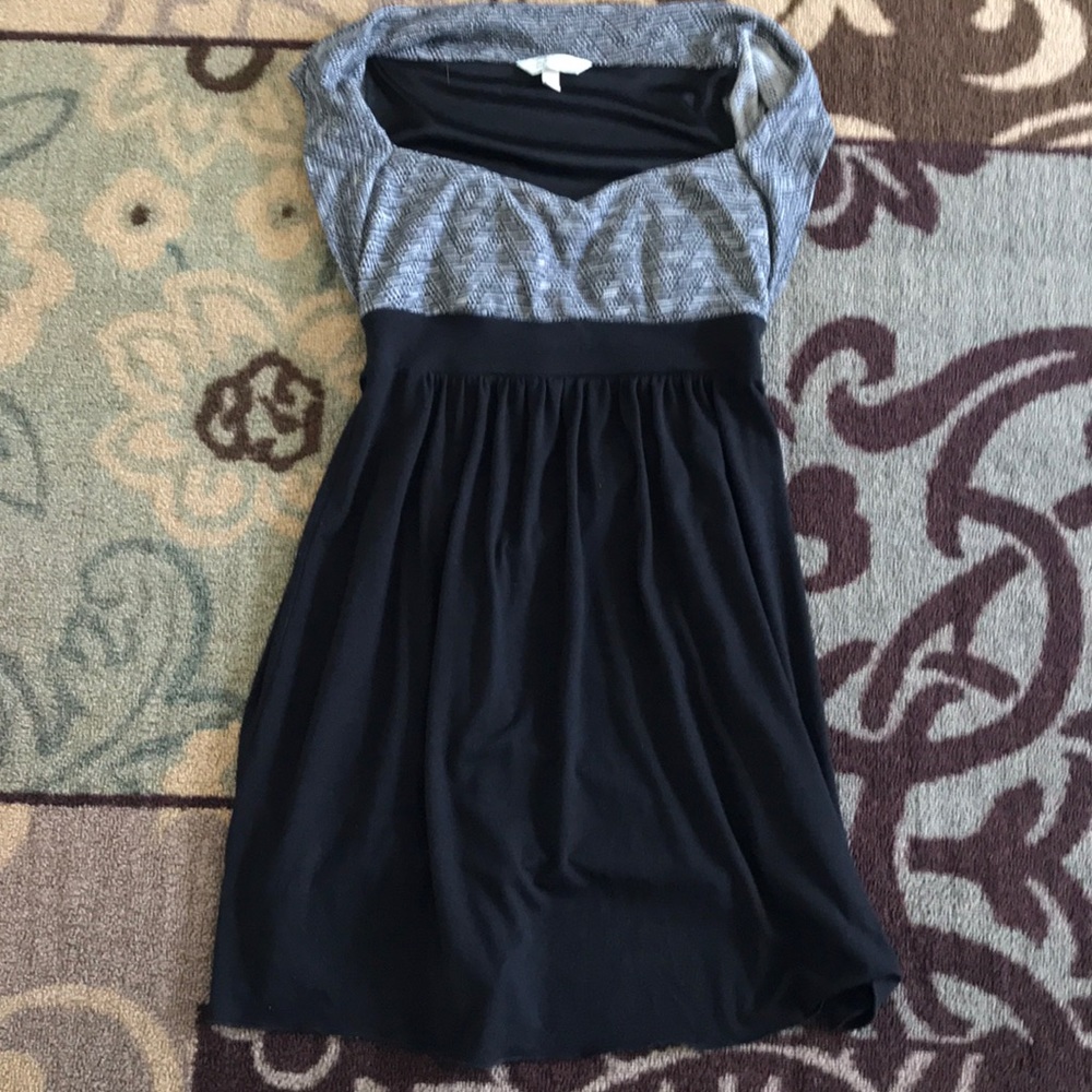Fun gray and black dress, sweetheart neckline!